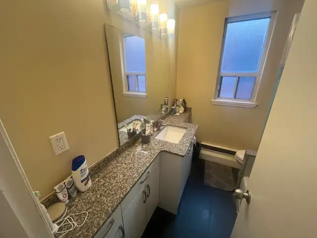 1 Roomie Steps to High Park & Bloor Subway, 3 Bedroom Apt, Now - Photo 7