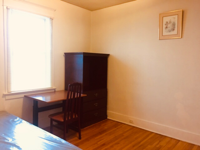 Room for rent in Crescent Heights NW - Photo 2