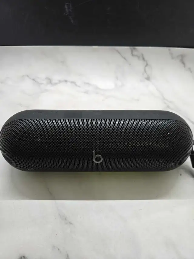 Apple Beats Pill Speaker
