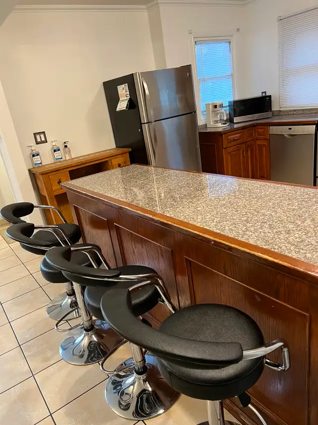 Whole House for lease close to Western University - Photo 3