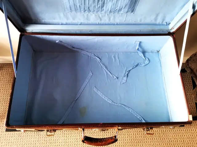 Vintage cowhide suitcase - Photo 8