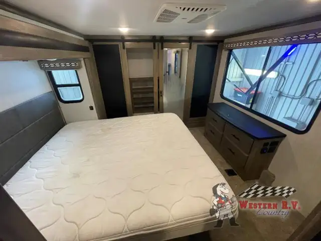 2021 Forest River RV Vengeance Rogue Armored VGF351G2 - Photo 10