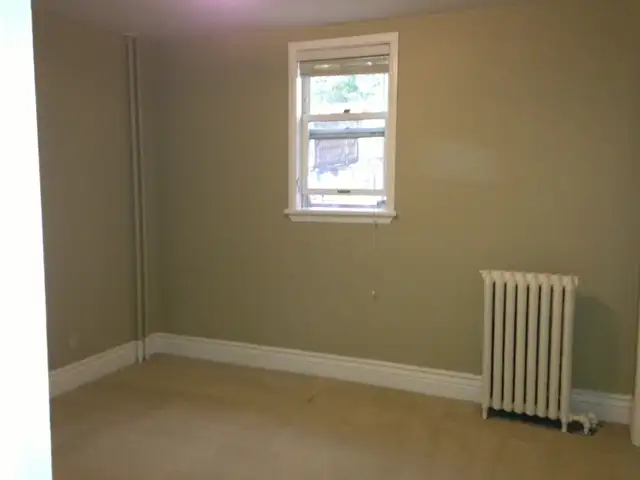 2 bedroom One block from Victoria Park - Photo 2