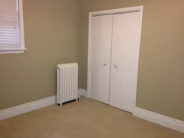 2 bedroom One block from Victoria Park - Photo 10