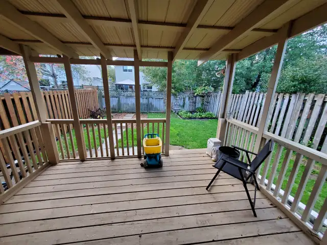 This beautiful light filled home, 3bd 1.5bath available May 1 - Photo 2