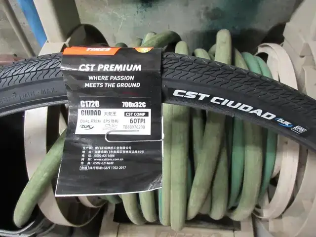 Pneu de vélo neuf CST 700x32C - Photo 3