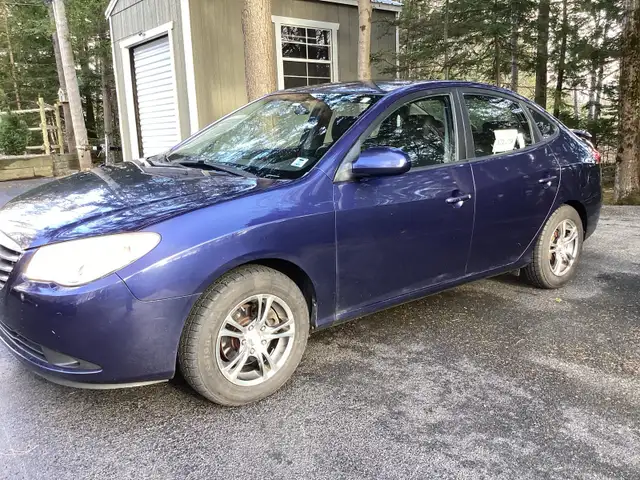 2010 Hyundai Elantra GL   4 door sedan - Photo 3