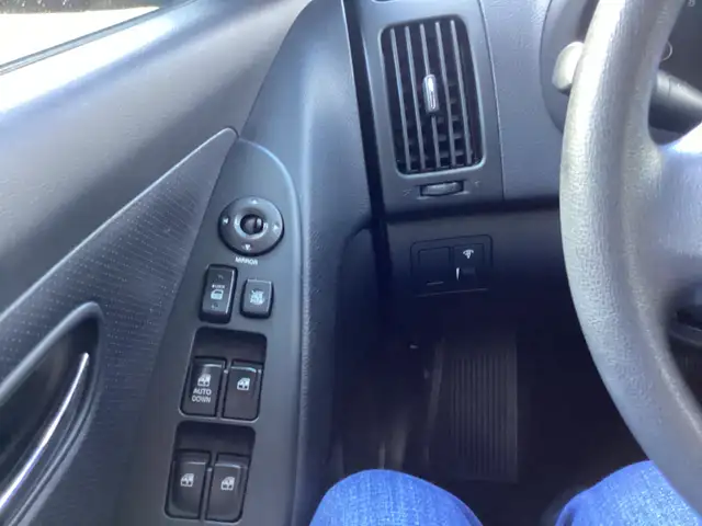 2010 Hyundai Elantra GL   4 door sedan - Photo 6