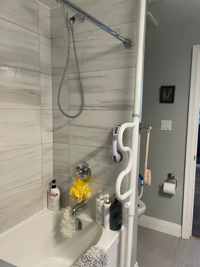 3 Bedroom one bath Apartment/ West End/ Available May 1st - Photo 8