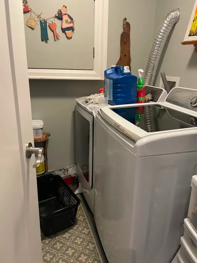 3 Bedroom one bath Apartment/ West End/ Available May 1st - Photo 9