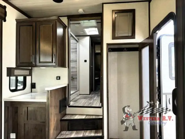 2022 Dutchmen RV Yukon 399ML - Photo 14