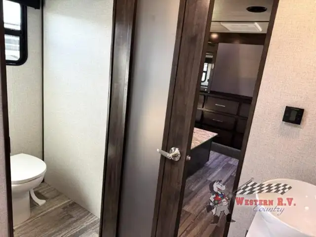 2022 Dutchmen RV Yukon 399ML - Photo 17