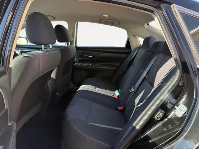 2017 Nissan Altima Low Kms Push Start - Photo 12