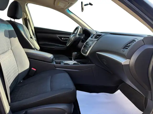 2017 Nissan Altima Low Kms Push Start - Photo 13