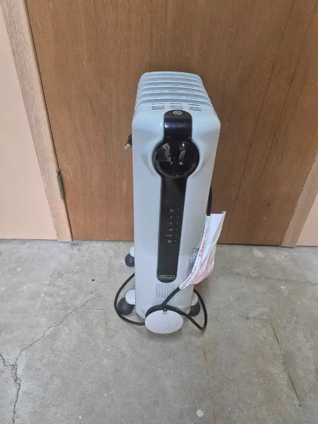 DeLonghi oil filled space heater - Photo 2