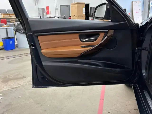 2014 BMW 328i xdrive Low kms BC Vehicle - Photo 10