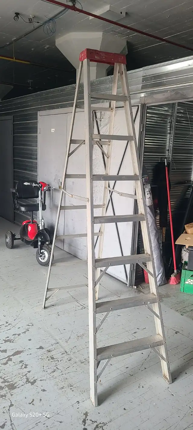 Ladder for sale, 8 foot, folding aluminum ONLY $40 - Photo 7