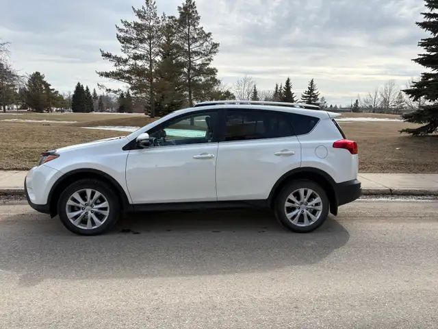 2015 Toyota RAV4 Limited AWD - Photo 4
