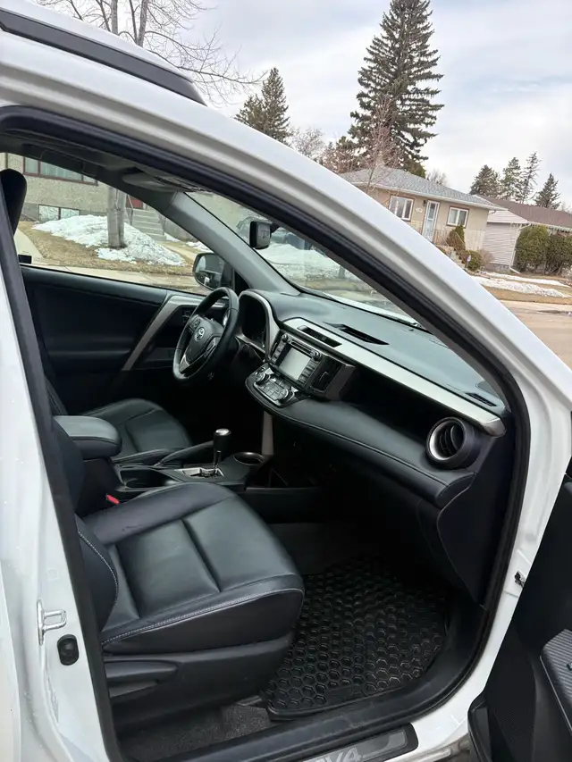 2015 Toyota RAV4 Limited AWD - Photo 7