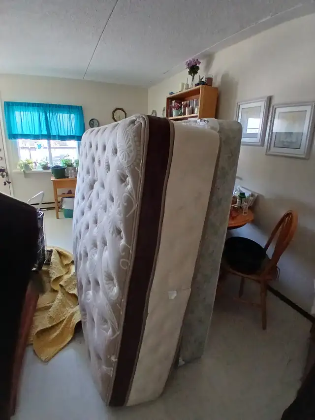 Queen pillowtop mattress and boxspring for sale