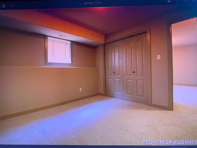 Pet friendly 2 bedroom apartment, own laundry close to downtoan - Photo 4