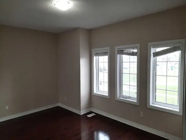 Private Room Semi Private Washroom FREE UTILITIES - Photo 2