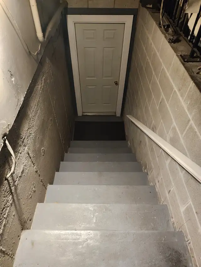 Spacious,  recently renovated living space - Photo 2