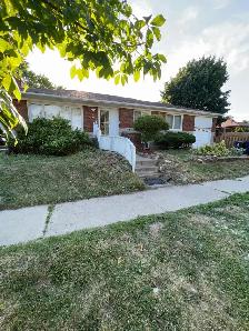 3 Bedroom House - Markham Rd & Lawrence E, Toronto