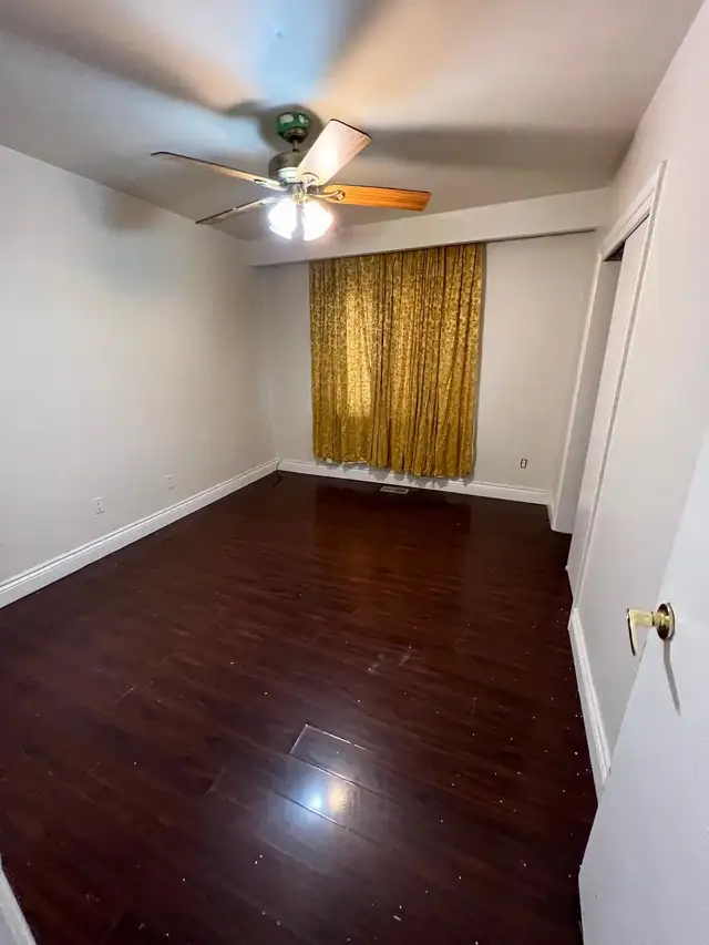 3 Bedroom House - Markham Rd & Lawrence E, Toronto - Photo 3