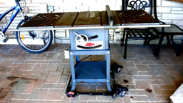 Beaver Table Saw complete with Carriage