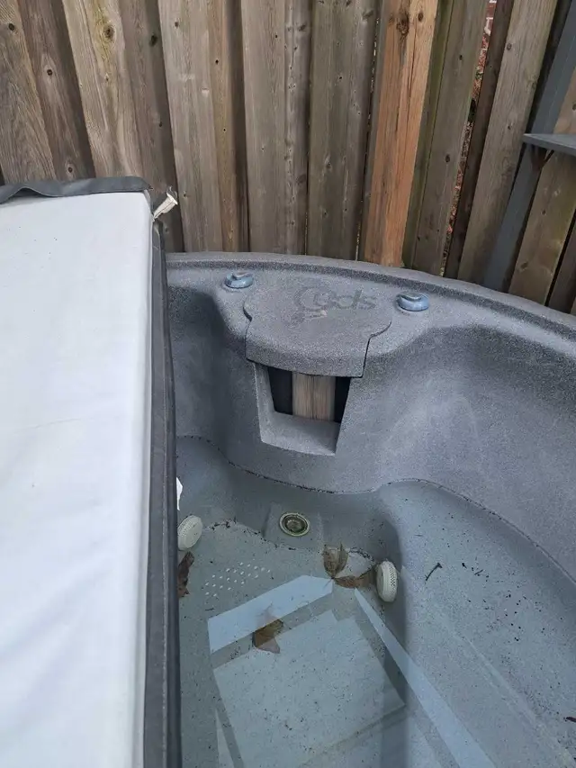 CDS Hot Tub - Photo 2