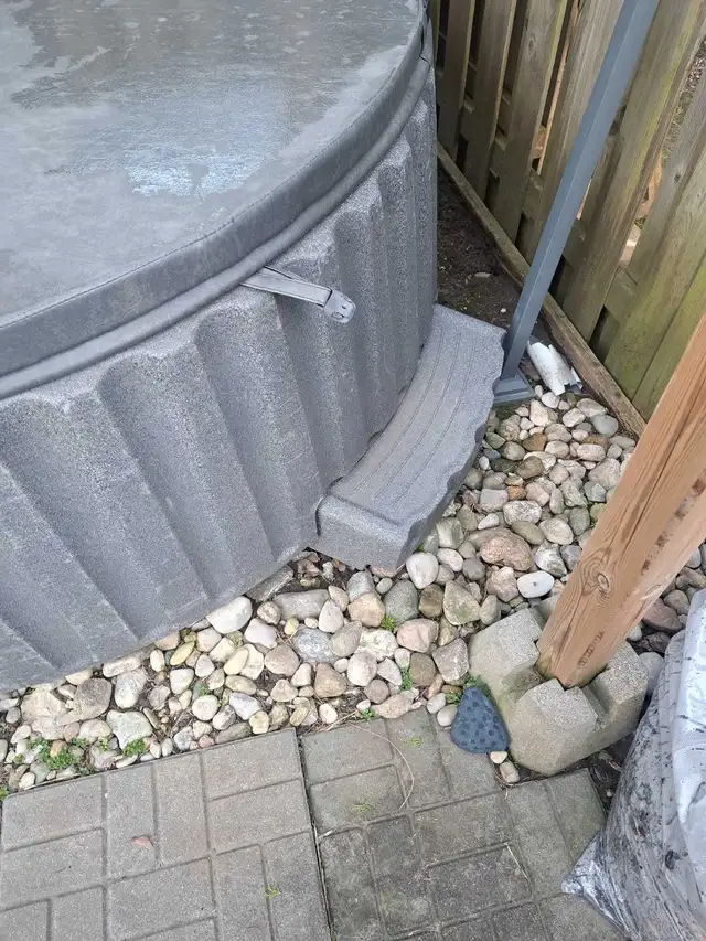 CDS Hot Tub - Photo 3