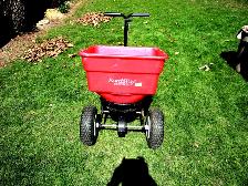 Earthway 100 LB Commercial Spreader