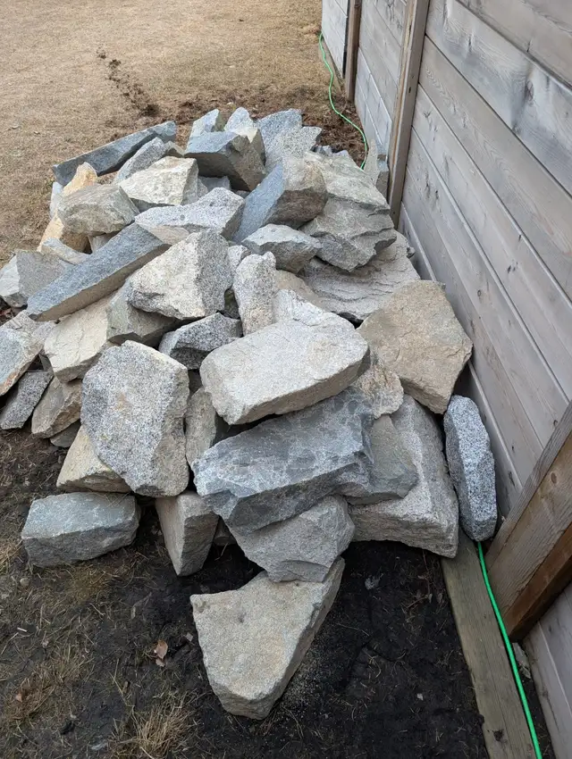 2 piles of salt and pepper granite - Photo 4