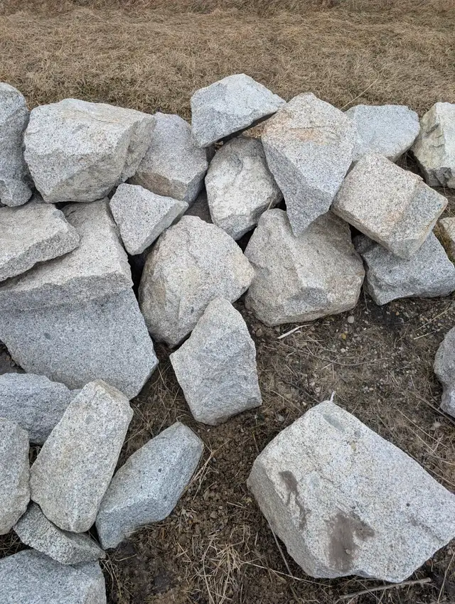 2 piles of salt and pepper granite - Photo 7