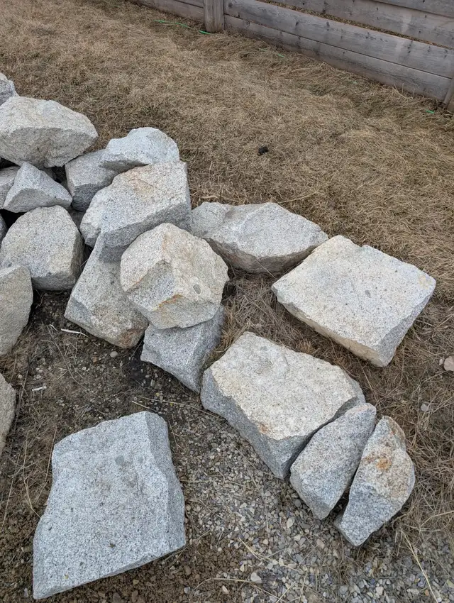 2 piles of salt and pepper granite - Photo 8