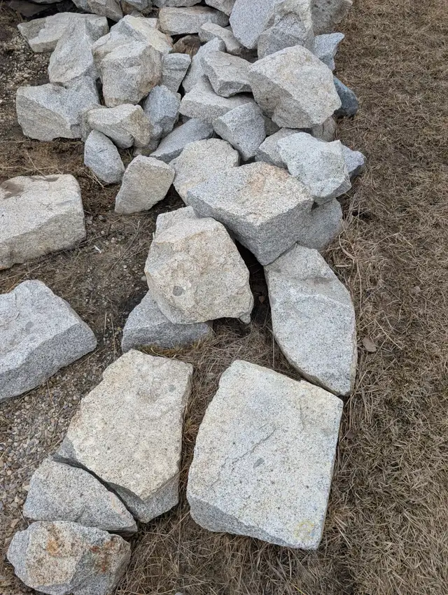 2 piles of salt and pepper granite - Photo 9