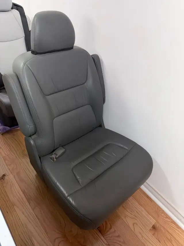 Leather seat Honda Odyssye 2004 perfectly!