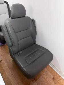 Leather seat Honda Odyssye 2004 perfectly!