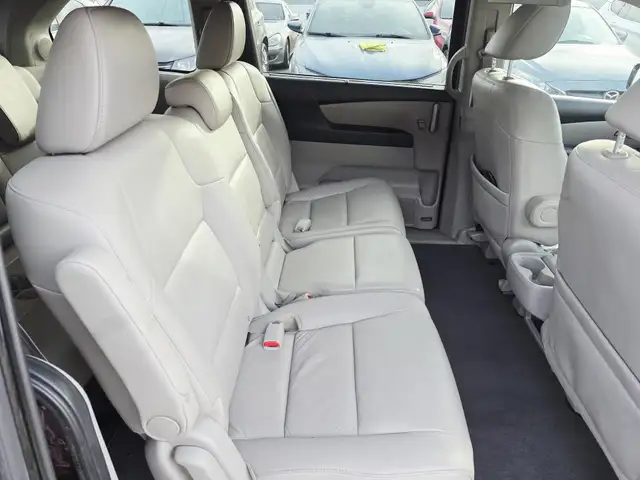2012 Honda Odyssey Touring Clean Carfax Leather Navi 8 Passenger - Photo 9