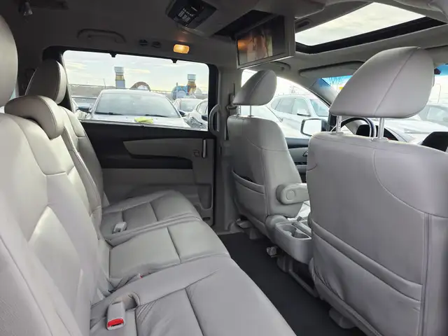 2012 Honda Odyssey Touring Clean Carfax Leather Navi 8 Passenger - Photo 10