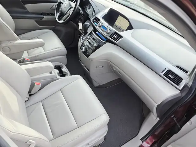 2012 Honda Odyssey Touring Clean Carfax Leather Navi 8 Passenger - Photo 12