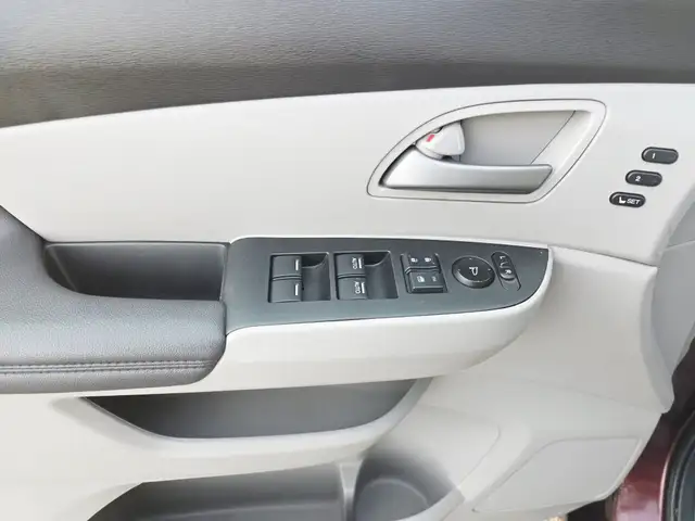 2012 Honda Odyssey Touring Clean Carfax Leather Navi 8 Passenger - Photo 18