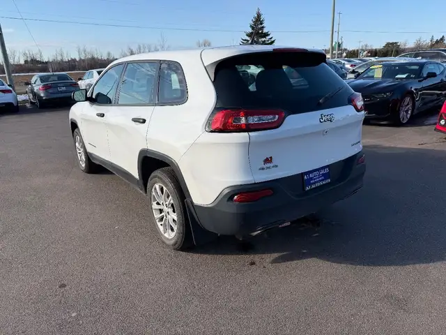 2015 Jeep CHEROKEE - Photo 6