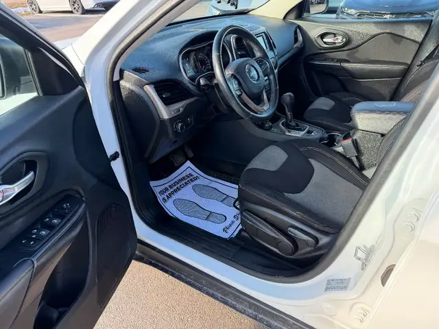 2015 Jeep CHEROKEE - Photo 10