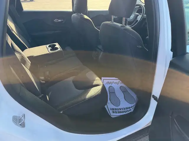 2015 Jeep CHEROKEE - Photo 11