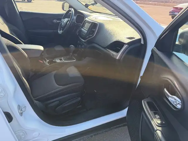 2015 Jeep CHEROKEE - Photo 12