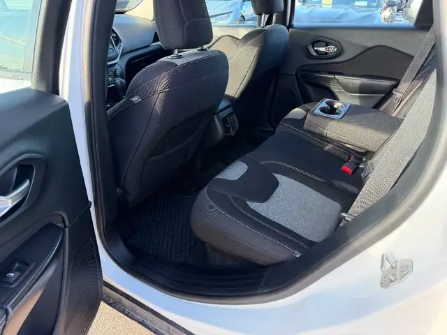 2015 Jeep CHEROKEE - Photo 13