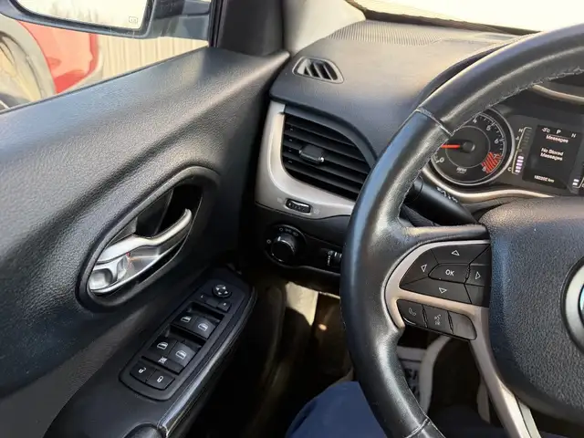 2015 Jeep CHEROKEE - Photo 19