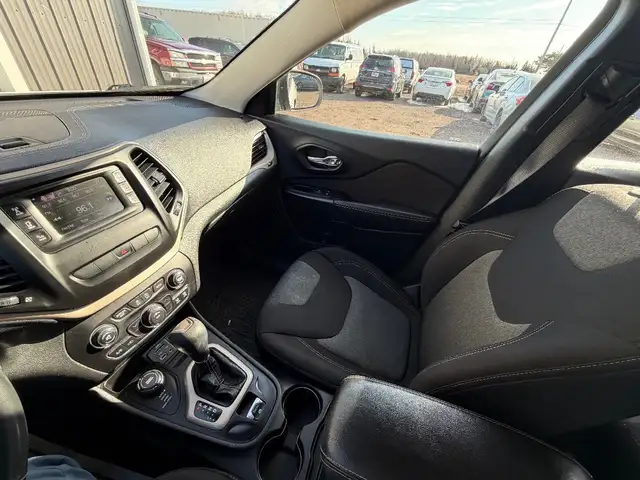 2015 Jeep CHEROKEE - Photo 20